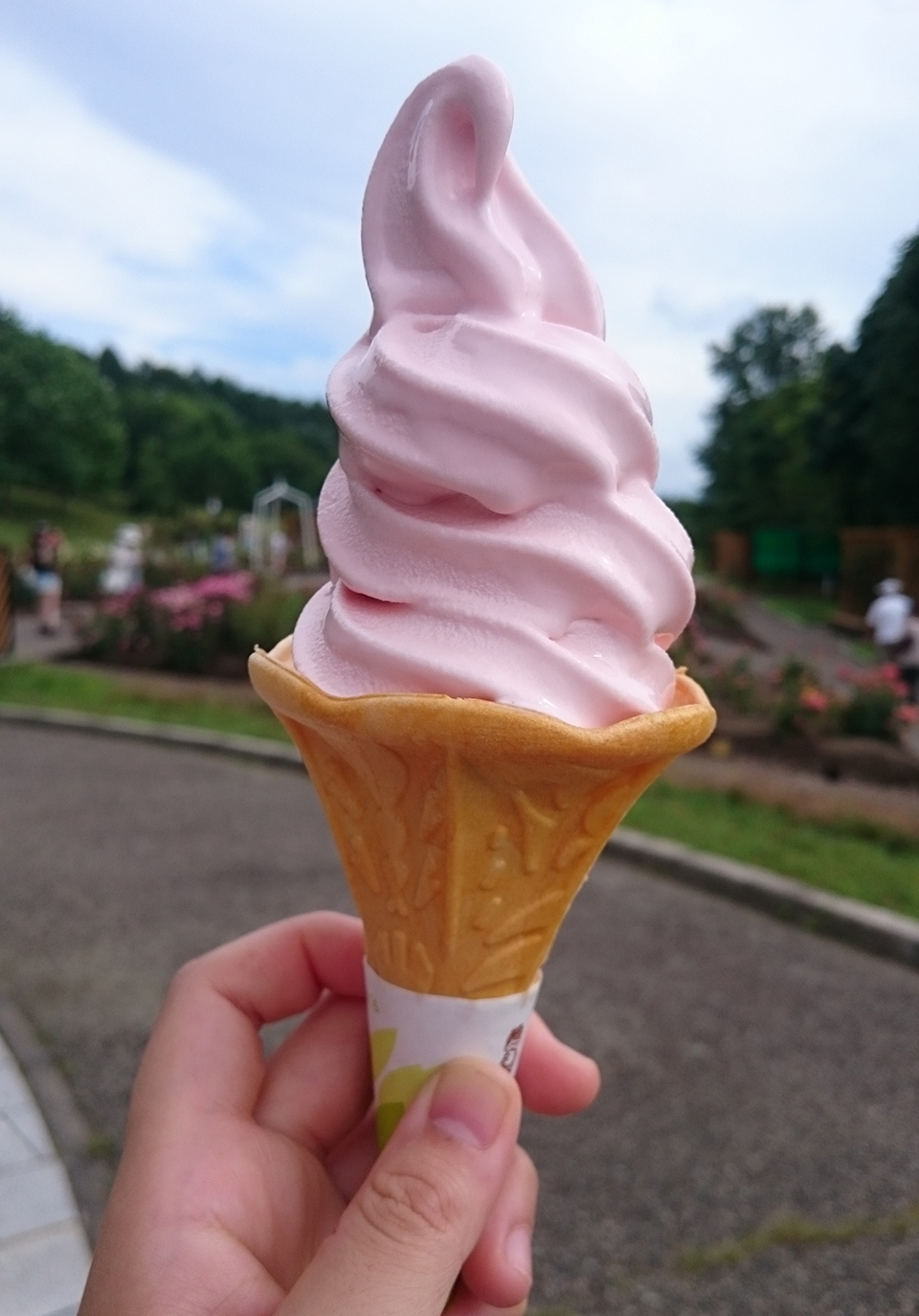 バラのソフトクリームの写真